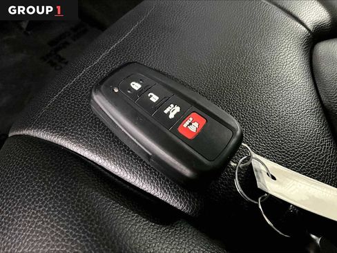 Used 2021 Toyota Highlander XLE image 14