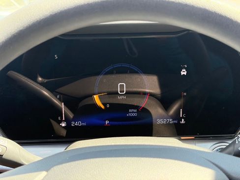 Used 2025 Chevrolet Trax LT FWD image 11