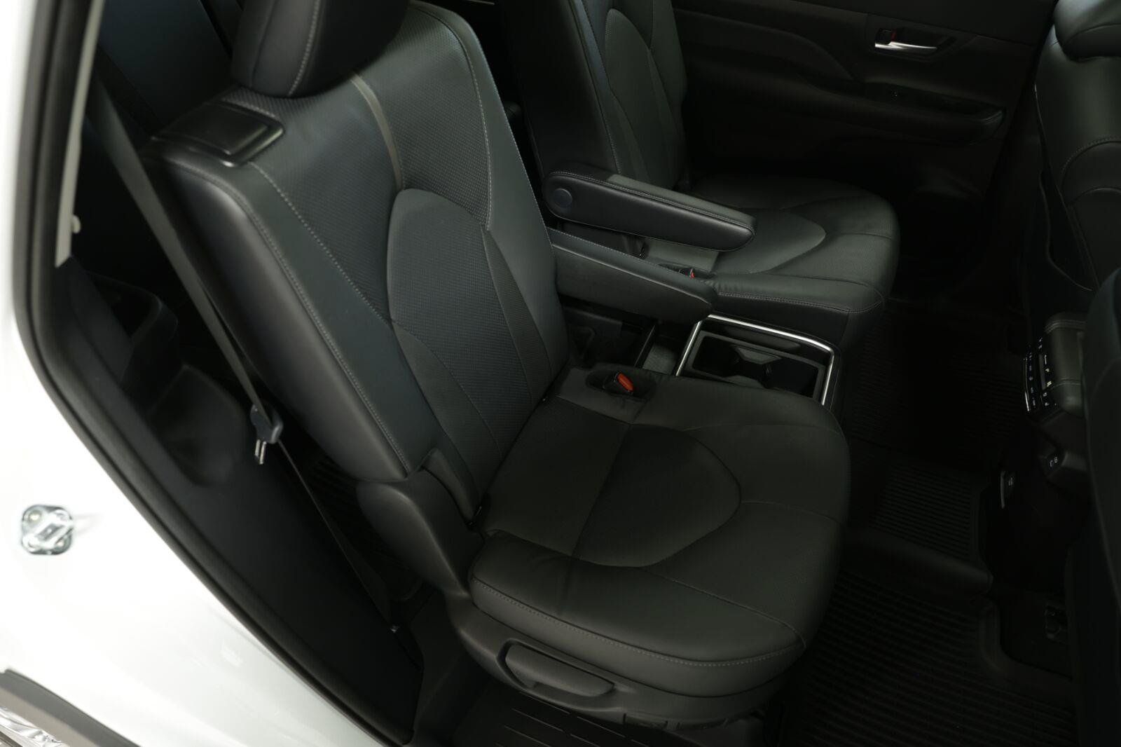 Used 2025 Toyota Grand Highlander AWD image 18