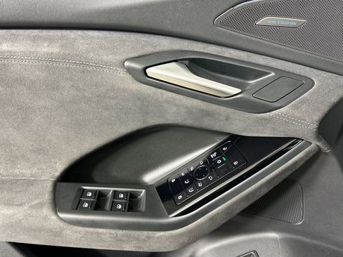 Used 2025 Audi SQ6 e-tron Premium Plus w/ Premium Plus image 10