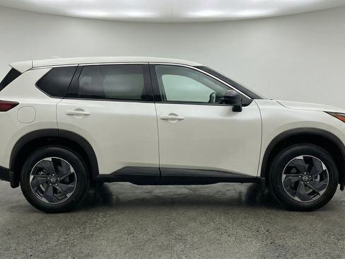 Used 2025 Nissan Rogue SV AWD/4WD image 11