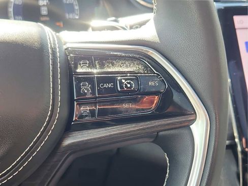 Used 2023 Jeep Grand Cherokee Overland w/ Luxury Tech Group IV AWD/4WD image 22