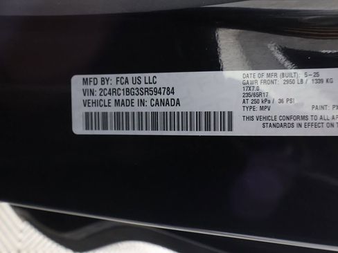Used 2025 Chrysler Pacifica Select image 62