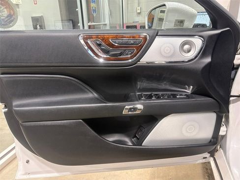 Used 2017 Lincoln Continental Reserve w/ Luxury Package image 26
