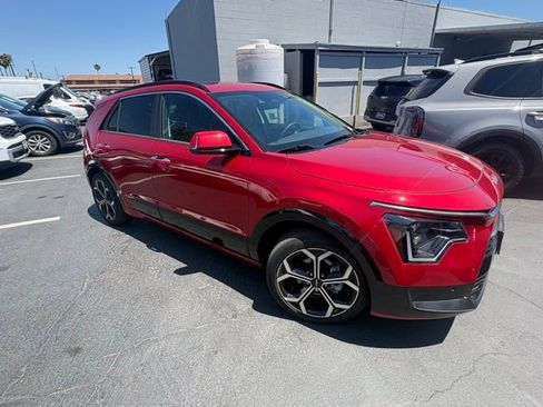 Certified 2025 Kia Niro SX Touring FWD image 2