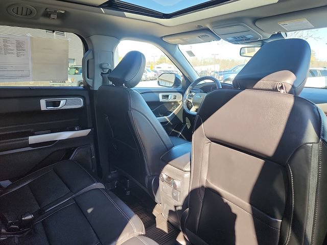 Used 2023 Ford Explorer Limited w/ Equipment Group 301A AWD/4WD image 31