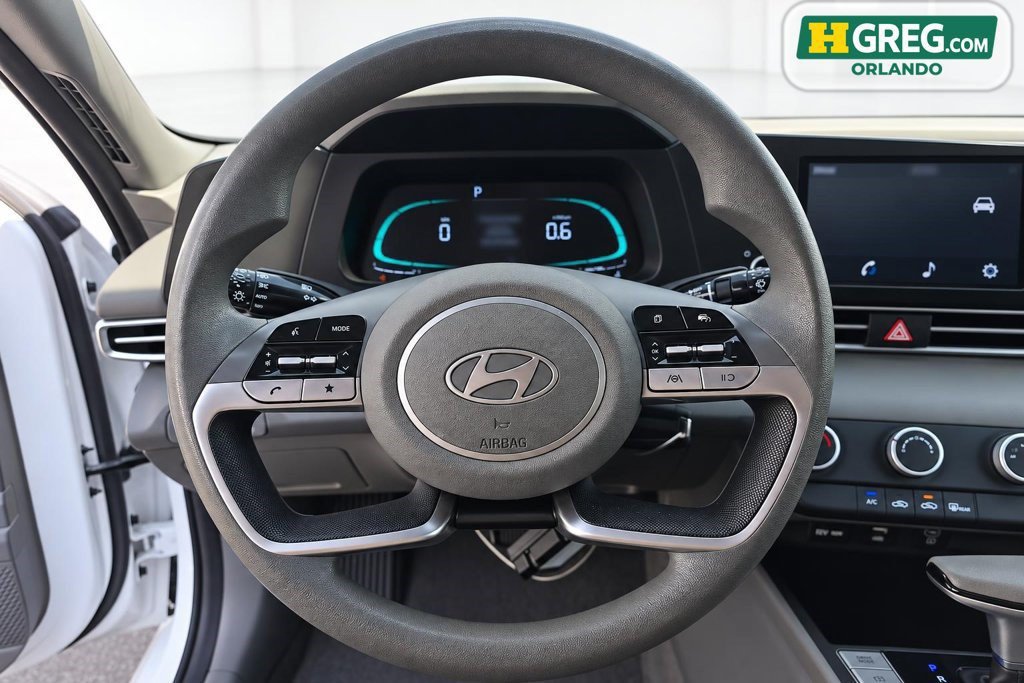 Used 2024 Hyundai Elantra SE FWD image 13