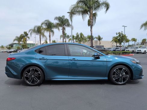 Used 2025 Toyota Camry XSE FWD image 8