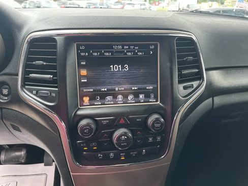 Used 2017 Jeep Grand Cherokee Laredo w/ Quick Order Package 2BE RWD image 11