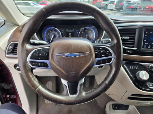 Used 2020 Chrysler Voyager LX w/ Cold Weather Group FWD image 6