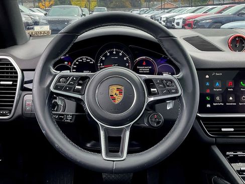 Used 2023 Porsche Cayenne Coupe image 8