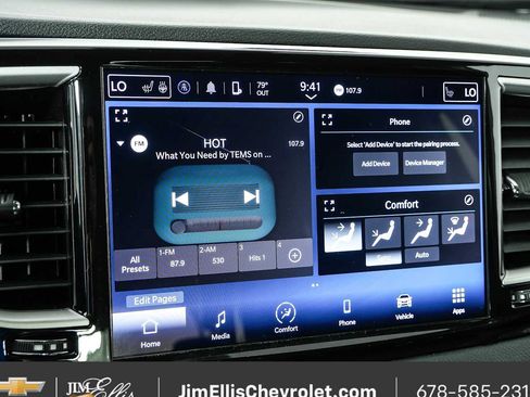 Used 2024 Chrysler Pacifica Touring-L FWD image 13