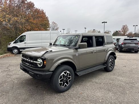 New 2025 Ford Bronco Outer Banks image 2