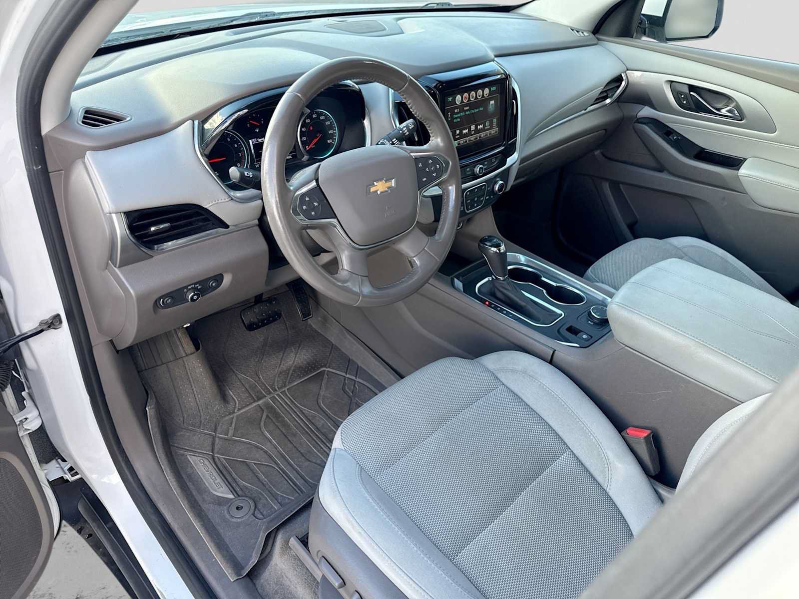 Used 2019 Chevrolet Traverse LT w/ LPO, Floor Liner Package AWD/4WD image 2