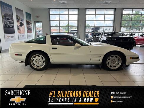 Used 1991 Chevrolet Corvette Coupe RWD image 1