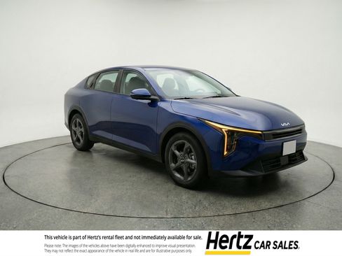 Used 2025 Kia K4 LXS image 1