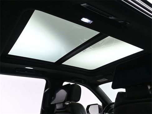 Used 2021 Cadillac Escalade ESV Premium Luxury image 21