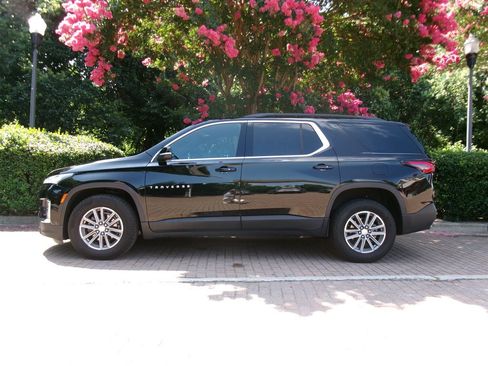 Used 2022 Chevrolet Traverse LT w/ LPO, Floor Liner Package AWD/4WD image 4
