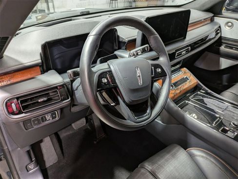 Certified 2025 Lincoln Aviator Black Label image 11