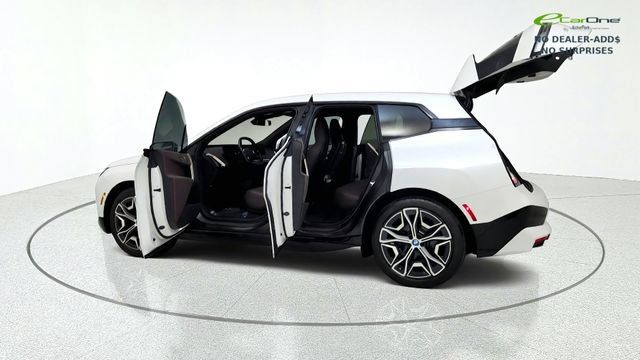 Used 2024 BMW iX xDrive50 w/ Premium Package AWD/4WD image 15