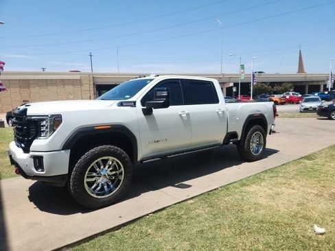Used 2022 GMC Sierra 2500 AT4 w/ AT4 Premium Plus Package AWD/4WD image 2