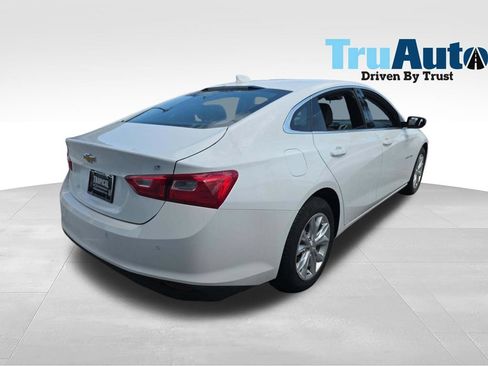 Used 2025 Chevrolet Malibu LT FWD image 3