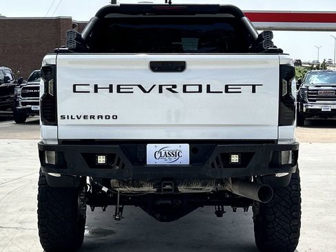 Used 2024 Chevrolet Silverado 2500 LT AWD/4WD image 5