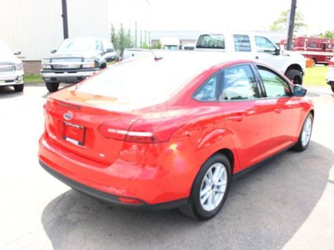 Used 2017 Ford Focus SE w/ Cold Weather Package FWD image 16