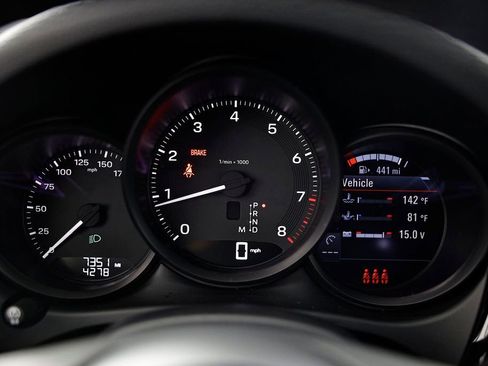 Certified 2025 Porsche Macan AWD/4WD image 35