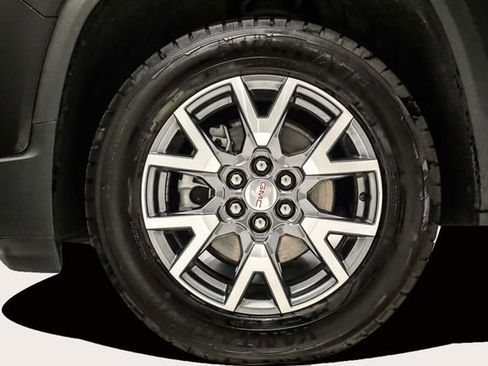 Used 2023 GMC Acadia SLT image 9