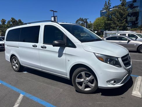 Used 2016 Mercedes-Benz Metris Passenger image 1