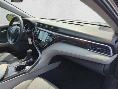 Used 2018 Toyota Camry LE image 24