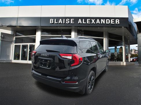 Used 2023 GMC Terrain SLE w/ Driver Convenience Package AWD/4WD image 3