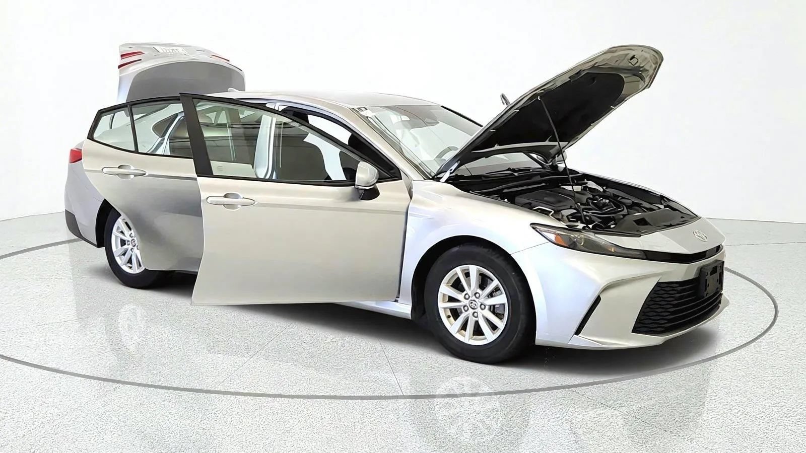 Used 2025 Toyota Camry LE FWD image 11
