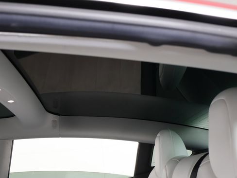 Used 2018 Tesla Model 3 Long Range image 19