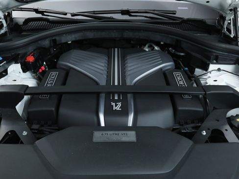 Used 2023 Rolls-Royce Cullinan Black Badge w/ Dark Exterior Package image 42