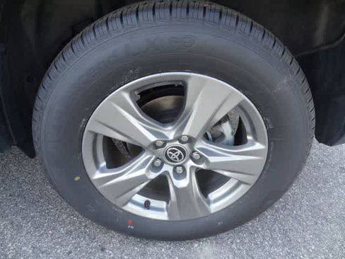 Certified 2024 Toyota RAV4 XLE FWD image 30