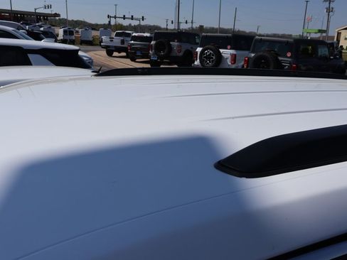 Used 2024 Jeep Grand Cherokee Laredo image 4