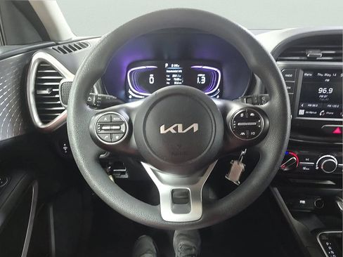 Used 2025 Kia Soul LX w/ LX Technology Package FWD image 12