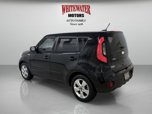 Used 2017 Kia Soul FWD image 2
