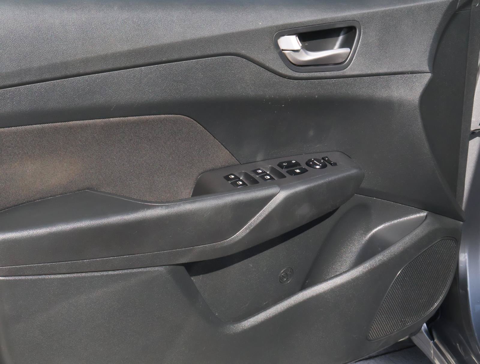 Used 2021 Hyundai Accent SE FWD image 13