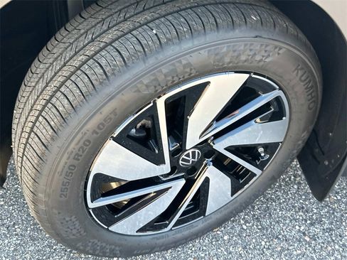 New 2025 Volkswagen Atlas SEL image 7