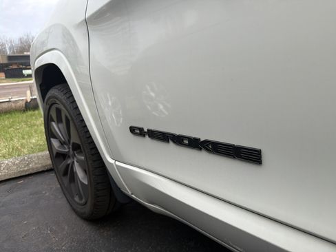 Used 2019 Jeep Cherokee High Altitude AWD/4WD image 35