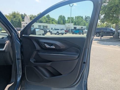 Used 2024 GMC Terrain SLE w/ Driver Convenience Package FWD image 30