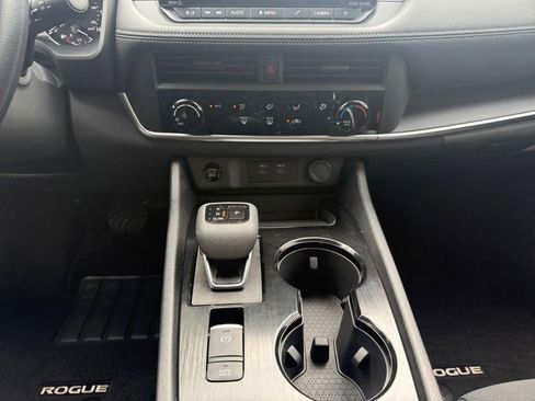 Used 2025 Nissan Rogue S FWD image 12