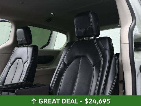 Used 2024 Chrysler Pacifica Touring-L image 33