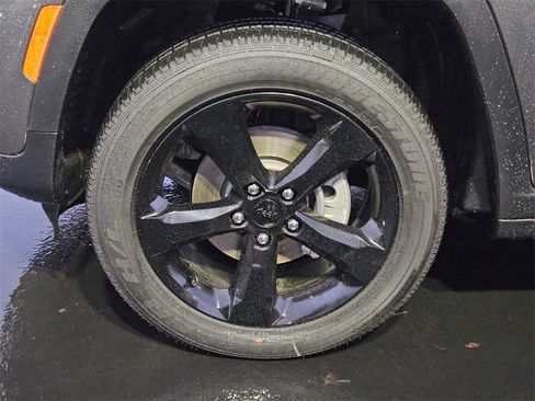 New 2025 Jeep Grand Cherokee Altitude image 39