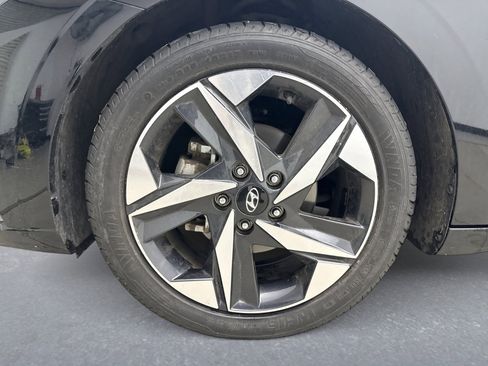 Used 2023 Hyundai Elantra Limited w/ Cargo Package image 11