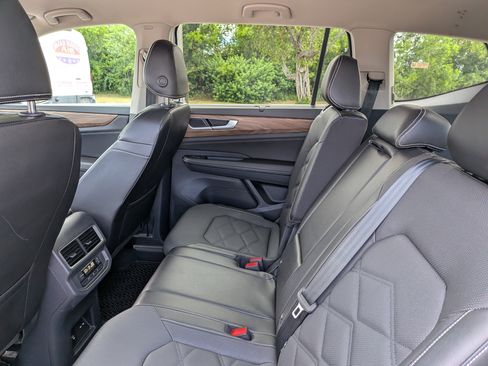 Used 2024 Volkswagen Atlas SE FWD image 15