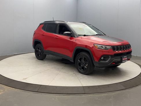 Used 2023 Jeep Compass Trailhawk w/ Trailhawk Convenience Group AWD/4WD image 7